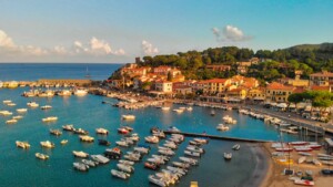 Marina di Campo paese e porto