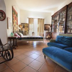 Panoramica del monolocale con divano